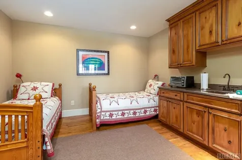 872 Cross Creek Trail Cullowhee NC 28723