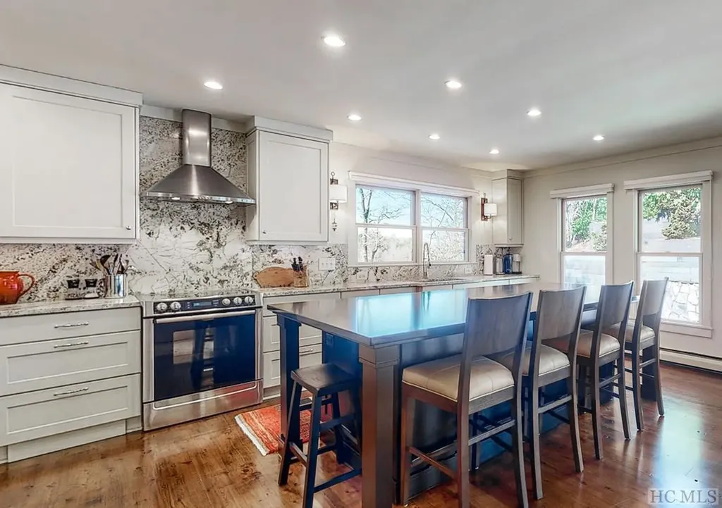 34 Spruce Lane Highlands NC 28741