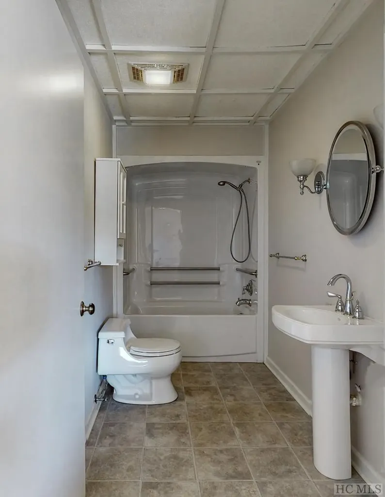 34 Spruce Lane Highlands NC 28741
