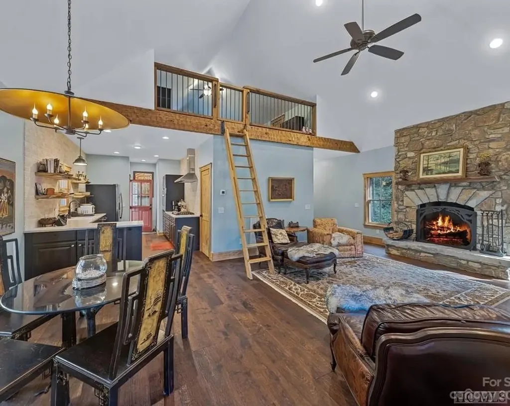 3709 Whiteside Cove Road Cashiers NC 28741