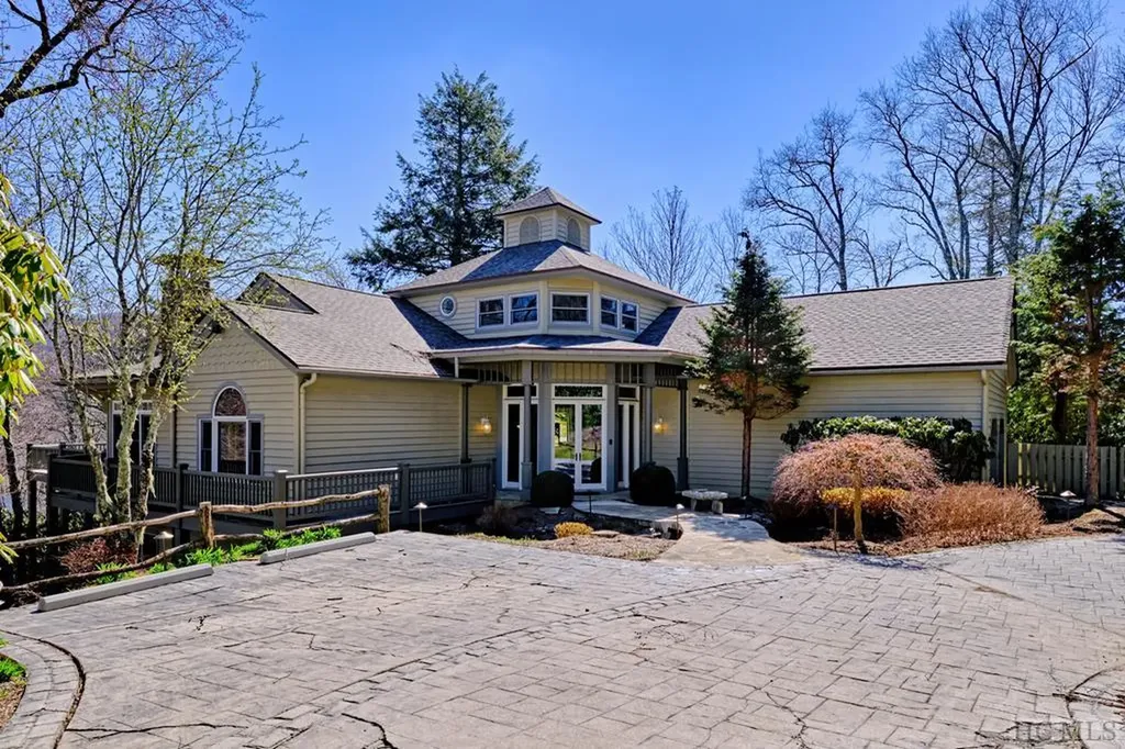 113 Lake Court Highlands NC 28741