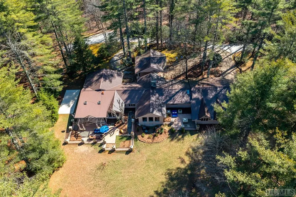 375 Flat Mountain Road Highlands NC 28741