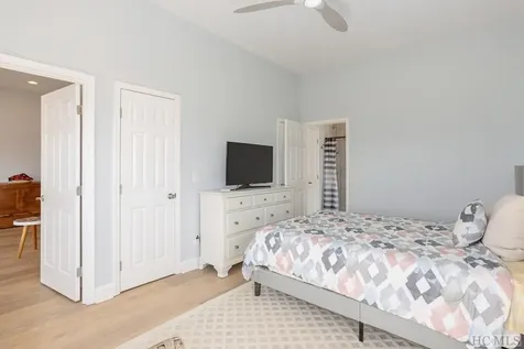 76 Stardust Way Glenville NC 28736