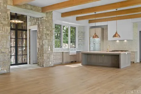 346 Triple Farm Cashiers NC 28717