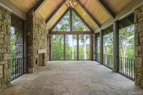 346 Triple Farm Cashiers NC 28717