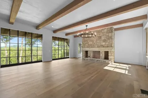 346 Triple Farm Cashiers NC 28717