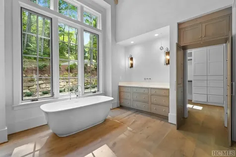 346 Triple Farm Cashiers NC 28717