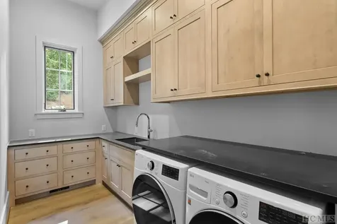 346 Triple Farm Cashiers NC 28717