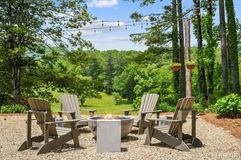 346 Triple Farm Cashiers NC 28717