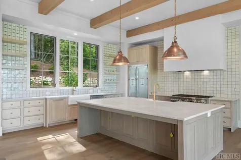 346 Triple Farm Cashiers NC 28717