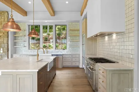 346 Triple Farm Cashiers NC 28717