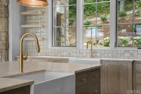 346 Triple Farm Cashiers NC 28717