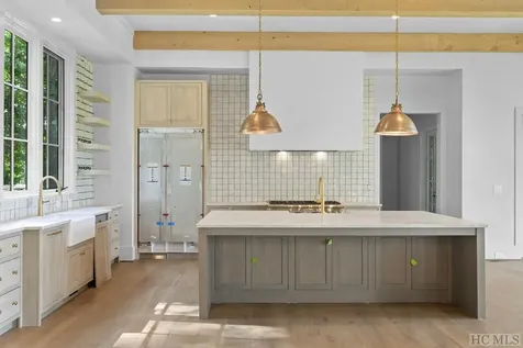 346 Triple Farm Cashiers NC 28717