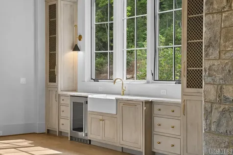 346 Triple Farm Cashiers NC 28717