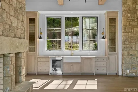 346 Triple Farm Cashiers NC 28717