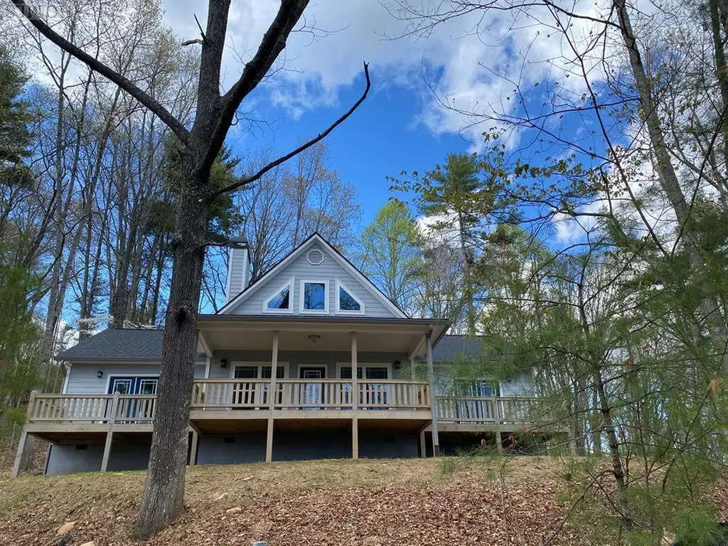 303 No End Circle Cullowhee NC 28723