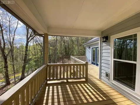 303 No End Circle Cullowhee NC 28723