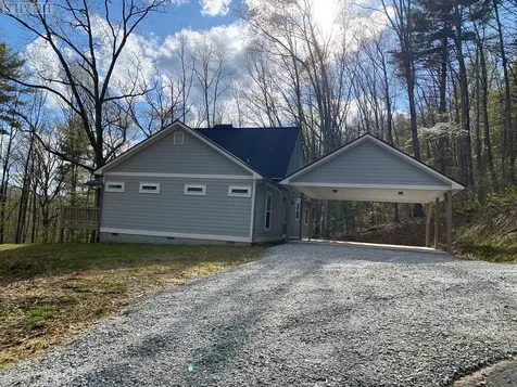 303 No End Circle Cullowhee NC 28723