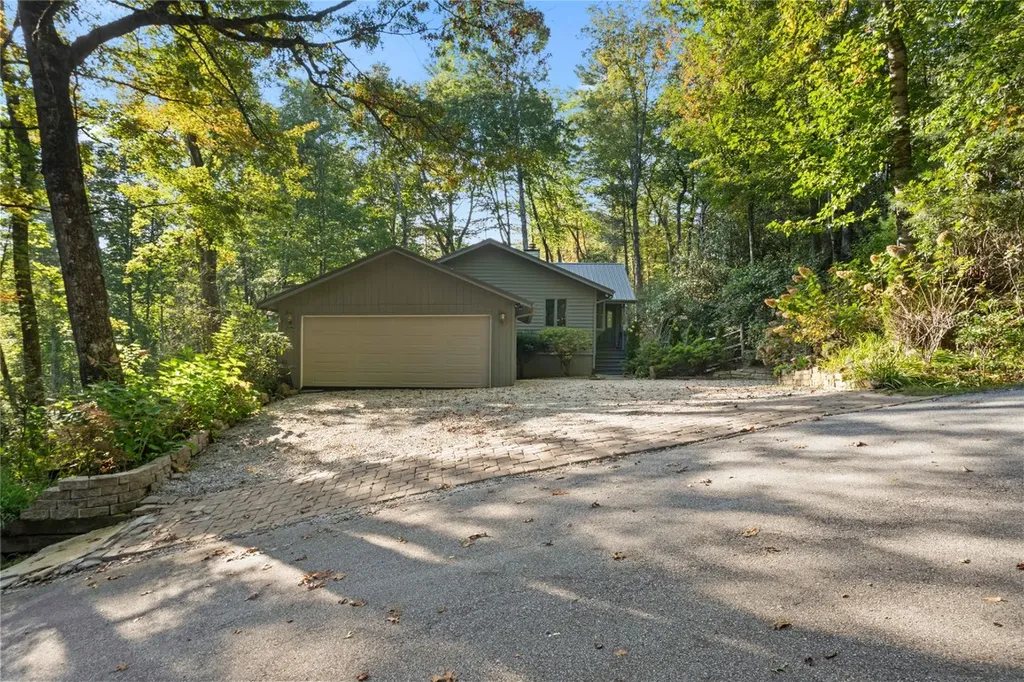 18 Horsepasture River Court Sapphire NC 28774