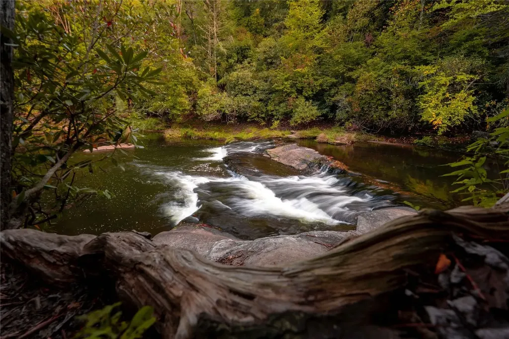 18 Horsepasture River Court Sapphire NC 28774