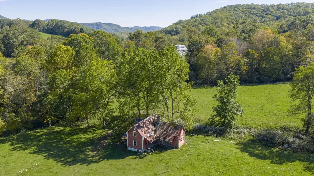 2787 Charleys Creek Road Tuckasegee NC 28783