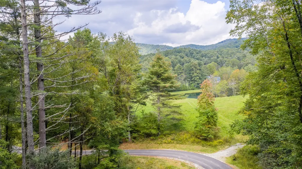 FE-3 Triple Farm Road Cashiers NC 28717