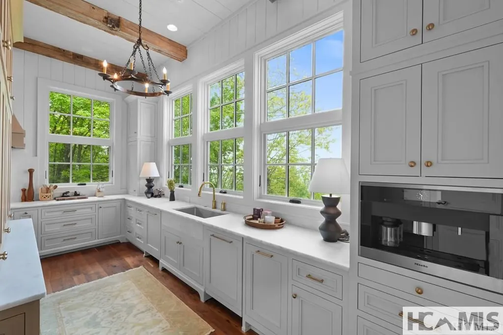 2808 Big Sheepcliff Road Cashiers NC 28717