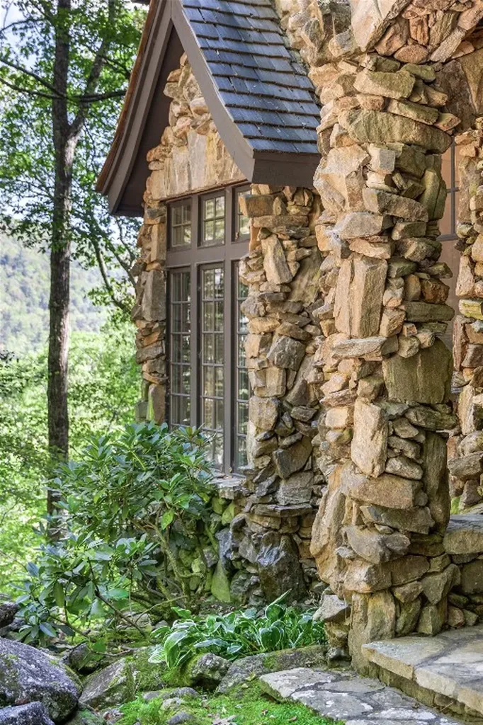 951 Cherokee Trace Cashiers NC 28717