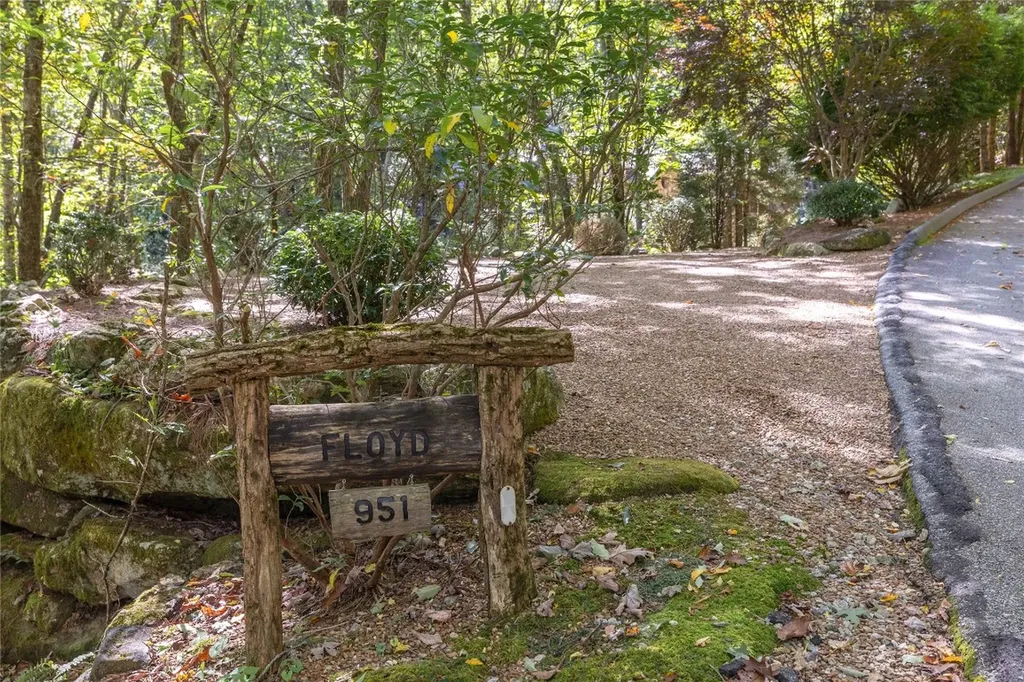 951 Cherokee Trace Cashiers NC 28717