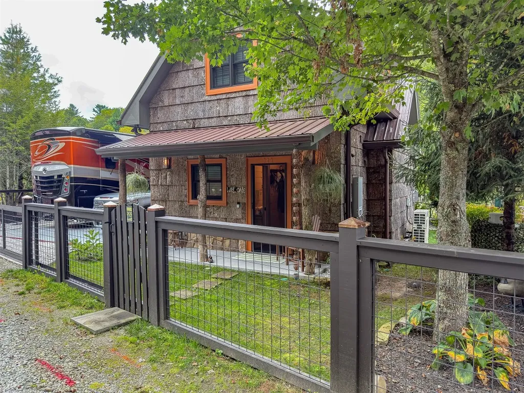 111 Wildflower Road Scaly Mountain NC 28775