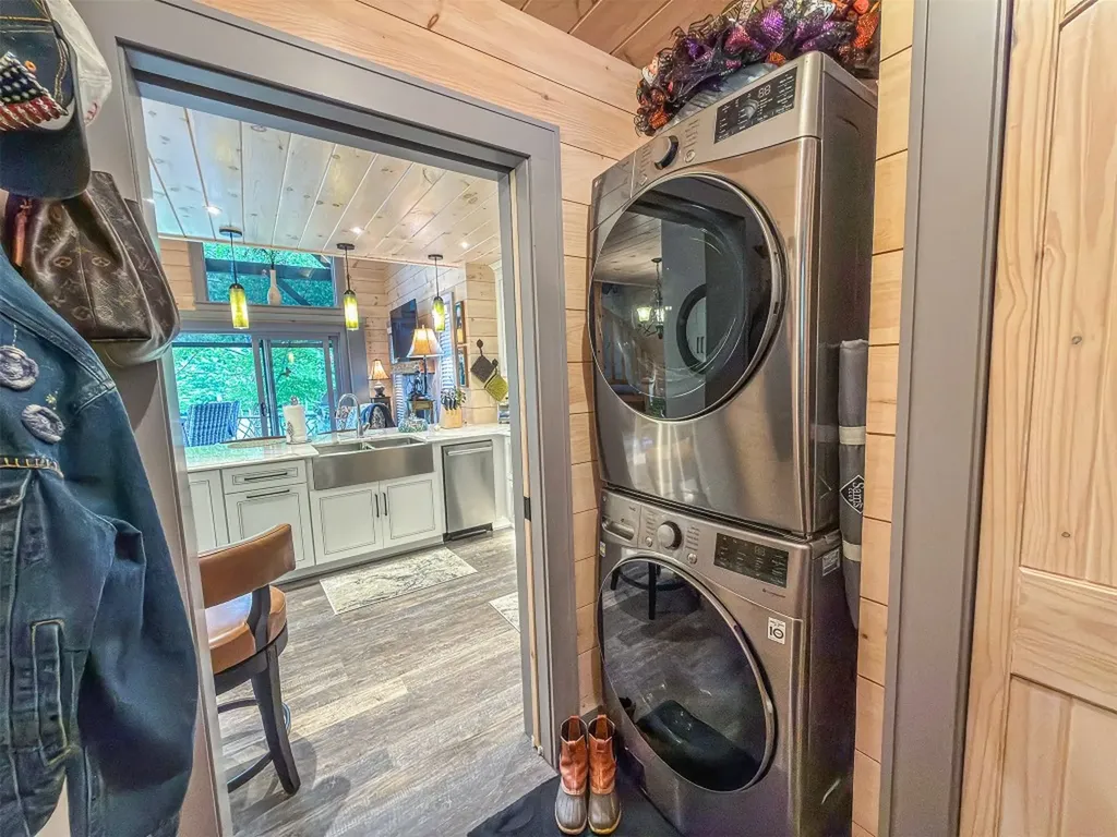 111 Wildflower Road Scaly Mountain NC 28775