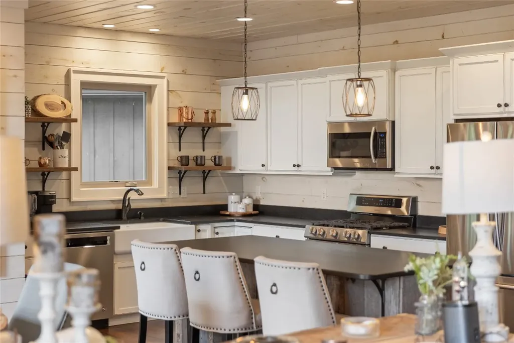 114 Settler's Rest Road Glenville NC 28736