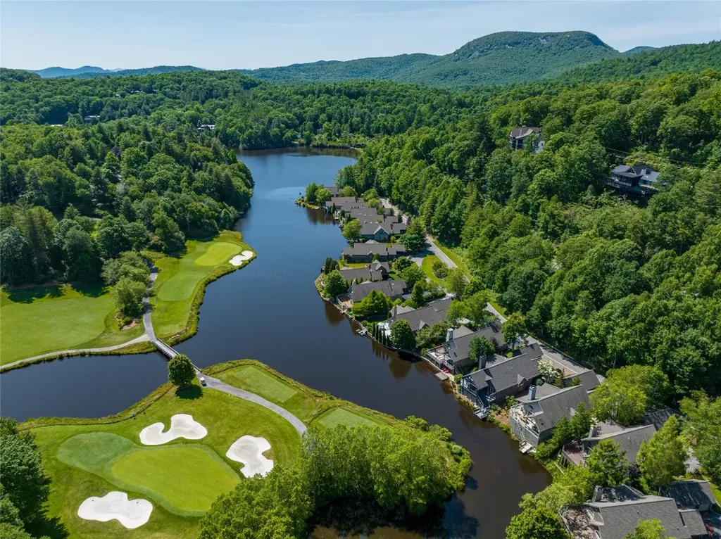 448 Lake Villas Way Highlands NC 28741