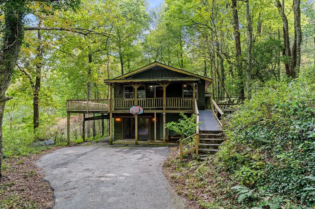 111 Wrights Road Scaly Mountain NC 28775