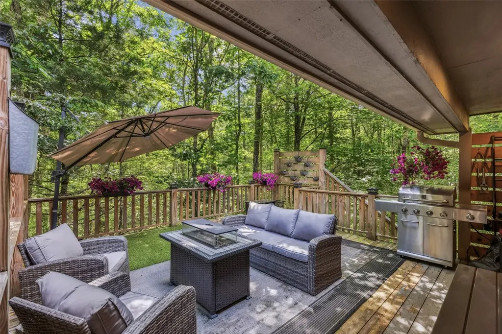 27 Dwarf Mountain Road Sapphire NC 28774