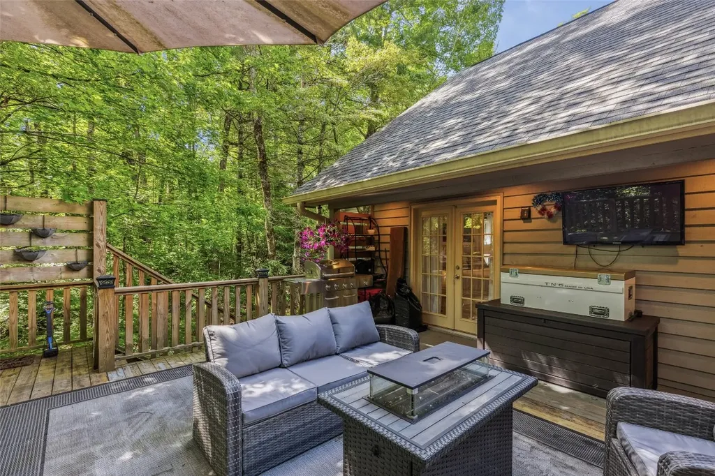 27 Dwarf Mountain Road Sapphire NC 28774