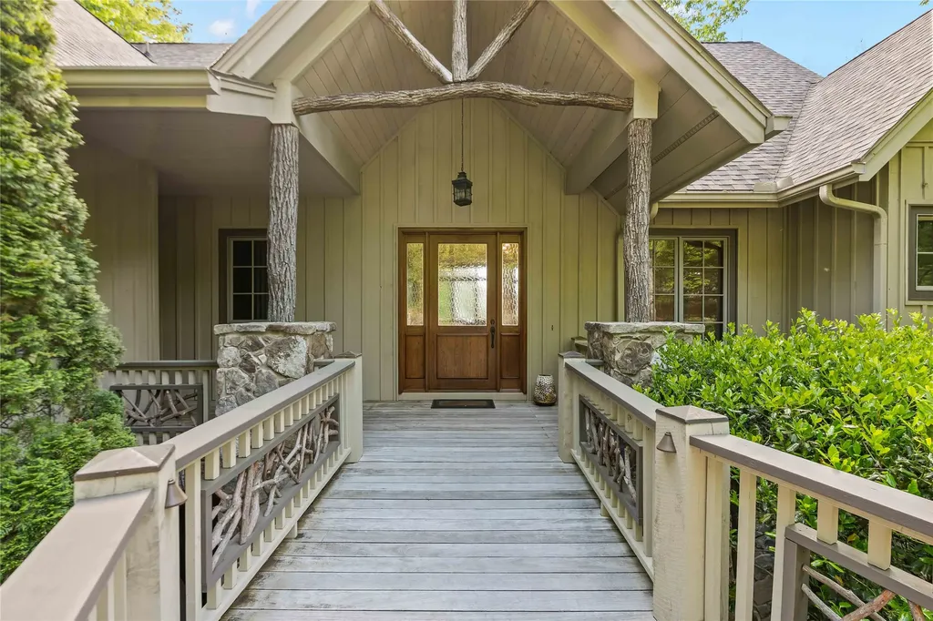 150 Old Hunters Run Cashiers NC 28717