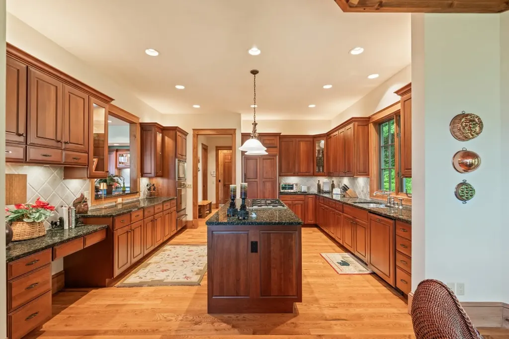 150 Old Hunters Run Cashiers NC 28717