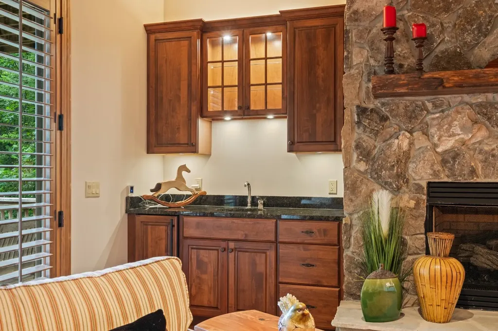 150 Old Hunters Run Cashiers NC 28717