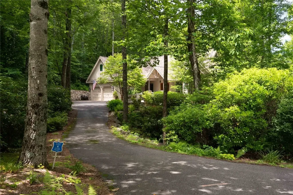 150 Old Hunters Run Cashiers NC 28717