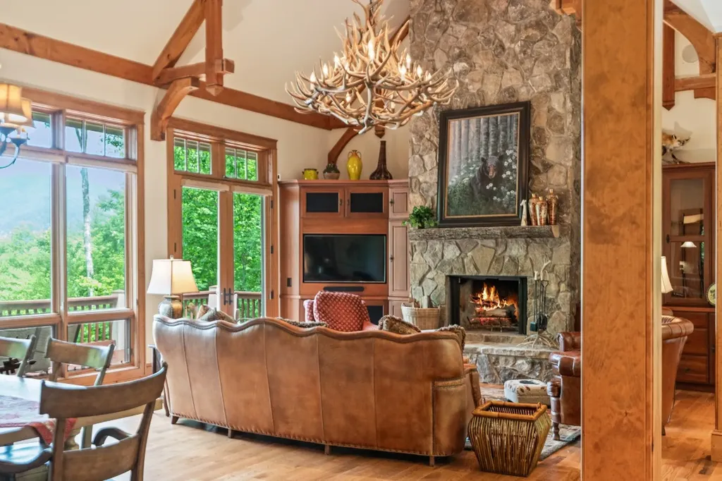 150 Old Hunters Run Cashiers NC 28717