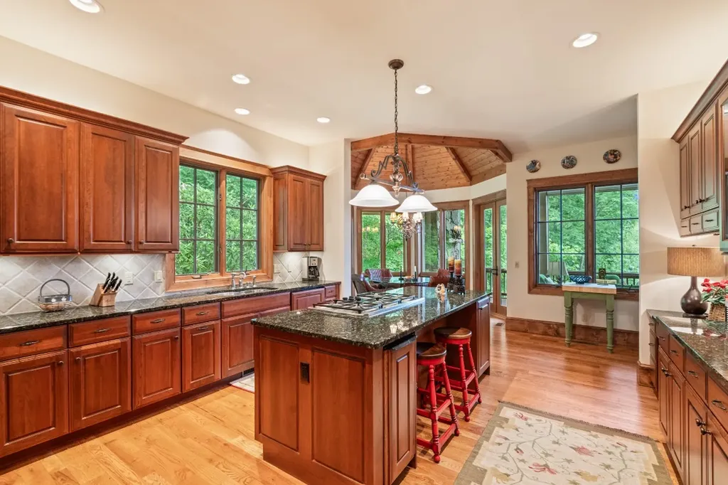 150 Old Hunters Run Cashiers NC 28717