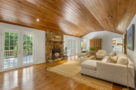 424 Split Rail Row Highlands NC 28741