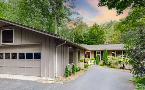 424 Split Rail Row Highlands NC 28741