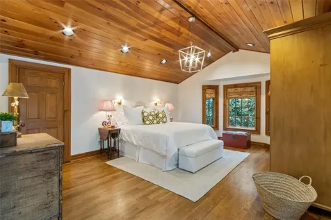 424 Split Rail Row Highlands NC 28741