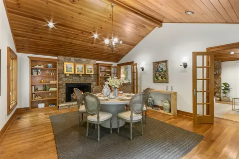 424 Split Rail Row Highlands NC 28741