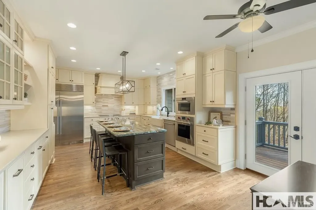 16 S Sassafras Court Highlands NC 28741