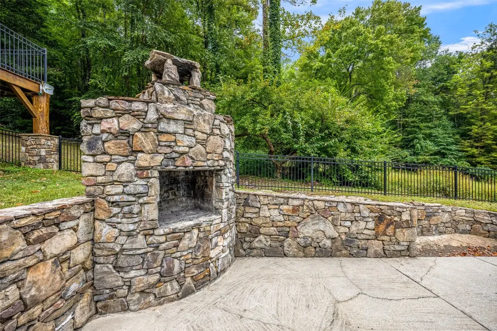 388 Hard To Find Drive Brevard NC 28712