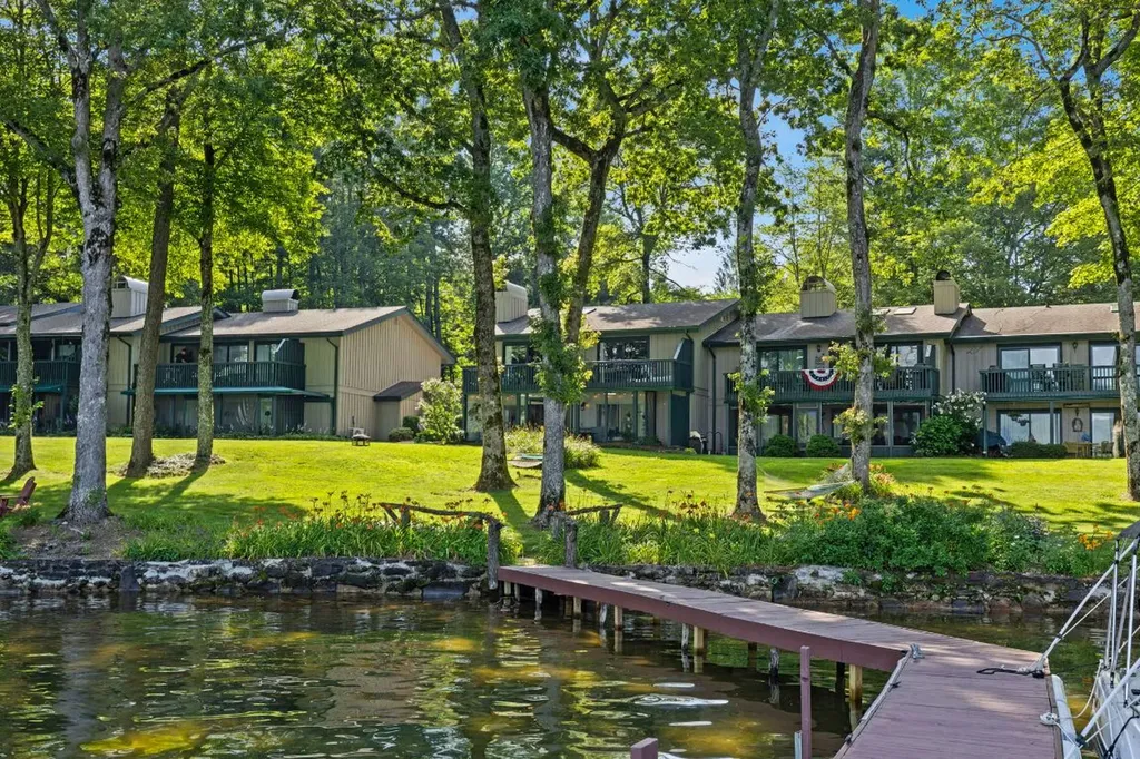 28 Toxaway Point Lake Toxaway NC 28747