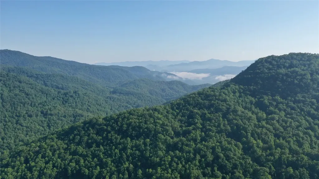 2652 Pilot Knob Road Glenville NC 28736